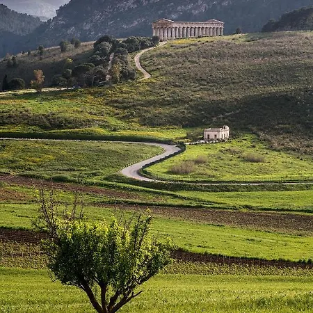 ベッド・アンド・ブレックファスト Helimos With Segesta Temple View Near Castellammare Del Golfo カラタフィーミ