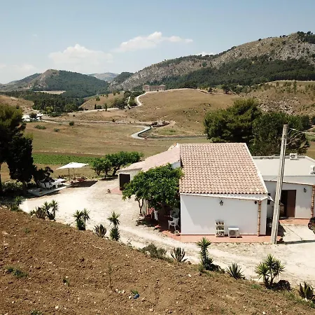 ベッド・アンド・ブレックファスト Helimos With Segesta Temple View Near Castellammare Del Golfo