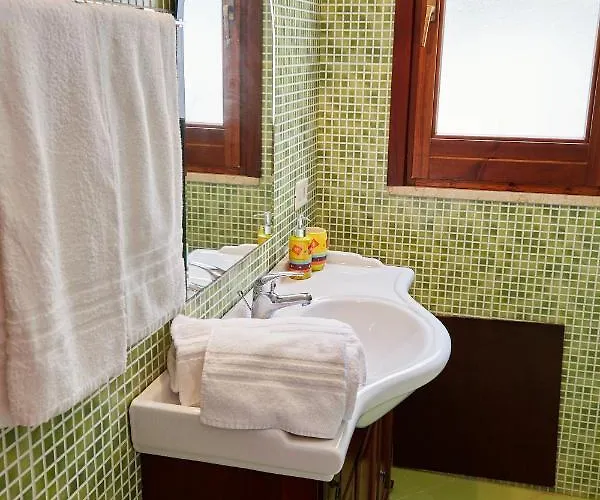 Helimos With Segesta Temple View Near Castellammare Del Golfo カラタフィーミ