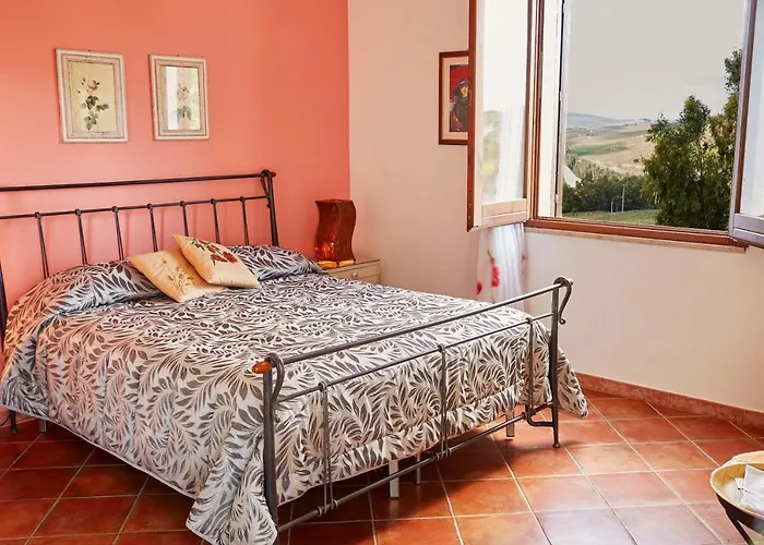 Helimos With Segesta Temple View Near Castellammare Del Golfo カラタフィーミ